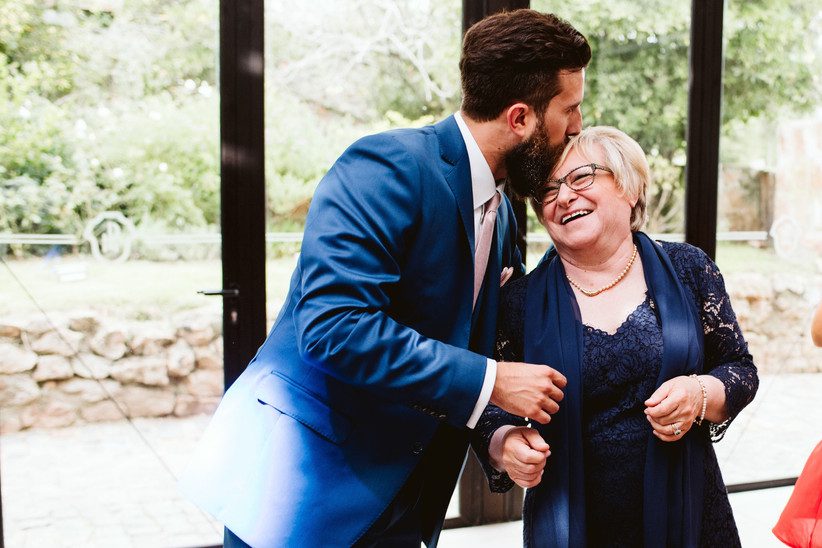 VESTIDOS PARA MAMAS DE NOVIA Y NOVIO 3 Vestido de mama de la novia corto con mangas