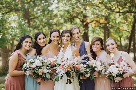 CONSEJOS PARA DAMAS DE HONOR 2 damas de honor costa Rica multicolor