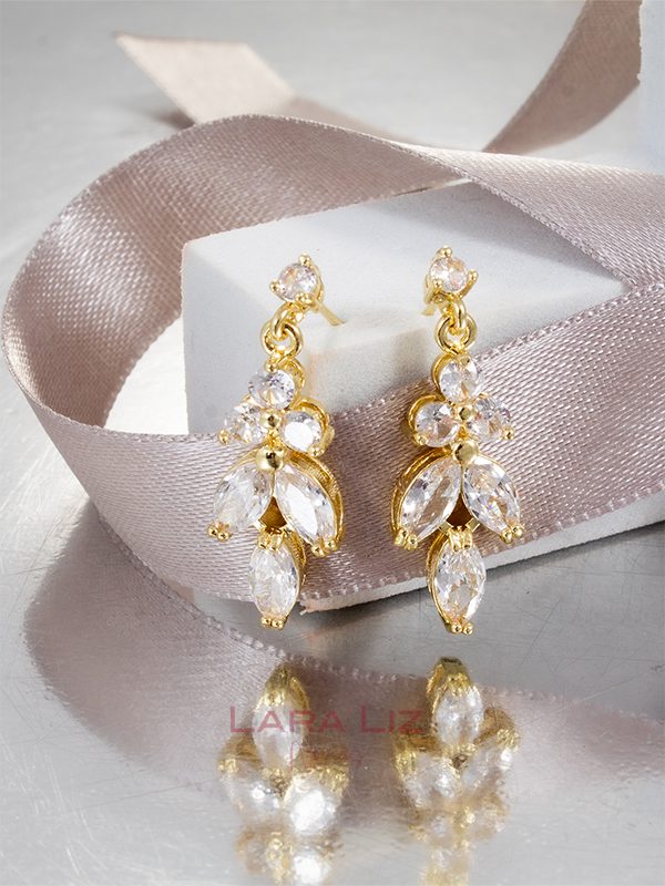 Productos 8 aretes dorados