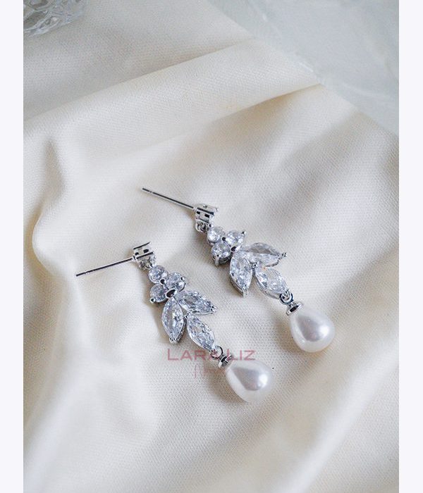 Aretes Hojas con gota de Perla 57