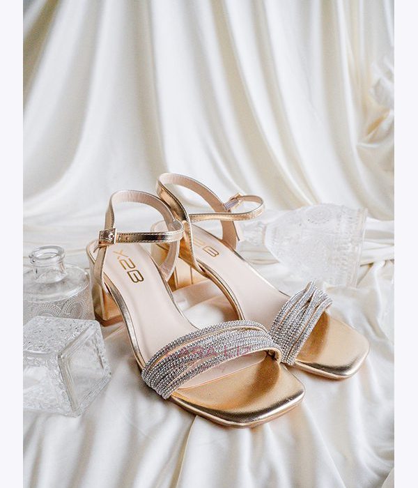 Zapatos de Fiesta Dorado y Cristal Tacon Bajo 65